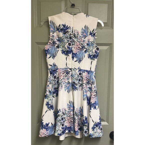 SISTER JANE Dress Size Medium White Blue Floral Sleeveless Fit Flare Mini Lace - Picture 3 of 12